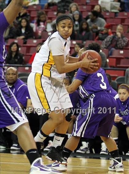 Thumbnail 3 in Bishop O'Dowd vs. Sacramento (CIF NorCal D3 Regional Final) photogallery.