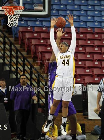 Thumbnail 3 in Bishop O'Dowd vs. Sacramento (CIF NorCal D3 Regional Final) photogallery.