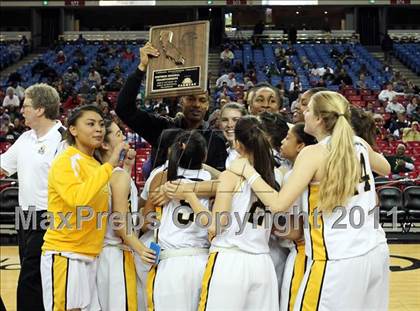 Thumbnail 3 in Bishop O'Dowd vs. Sacramento (CIF NorCal D3 Regional Final) photogallery.