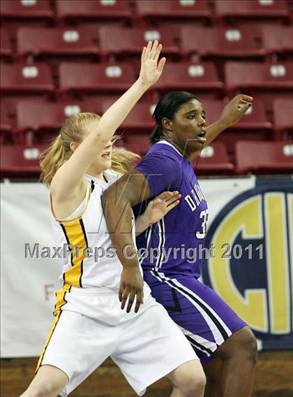 Thumbnail 2 in Bishop O'Dowd vs. Sacramento (CIF NorCal D3 Regional Final) photogallery.
