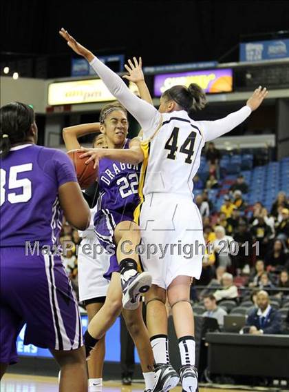Thumbnail 3 in Bishop O'Dowd vs. Sacramento (CIF NorCal D3 Regional Final) photogallery.