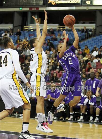 Thumbnail 1 in Bishop O'Dowd vs. Sacramento (CIF NorCal D3 Regional Final) photogallery.