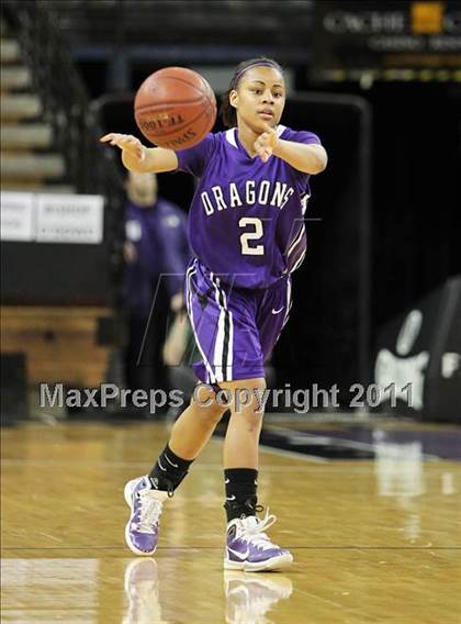 Thumbnail 1 in Bishop O'Dowd vs. Sacramento (CIF NorCal D3 Regional Final) photogallery.