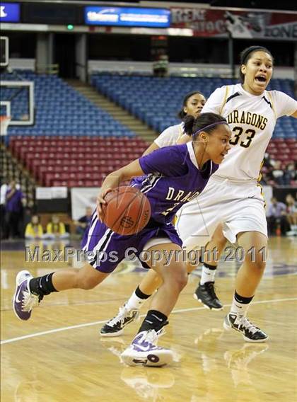 Thumbnail 3 in Bishop O'Dowd vs. Sacramento (CIF NorCal D3 Regional Final) photogallery.