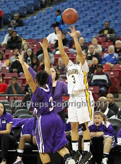 Thumbnail 2 in Bishop O'Dowd vs. Sacramento (CIF NorCal D3 Regional Final) photogallery.