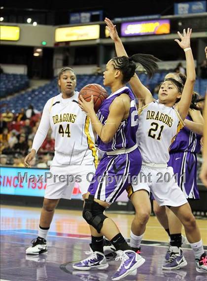 Thumbnail 3 in Bishop O'Dowd vs. Sacramento (CIF NorCal D3 Regional Final) photogallery.