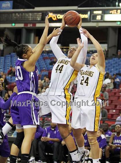 Thumbnail 1 in Bishop O'Dowd vs. Sacramento (CIF NorCal D3 Regional Final) photogallery.