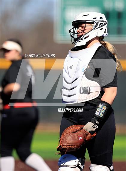 Thumbnail 1 in Grand Saline vs Community photogallery.