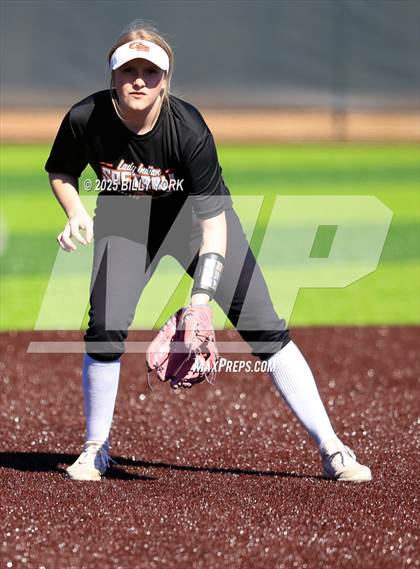 Thumbnail 3 in Grand Saline vs Community photogallery.