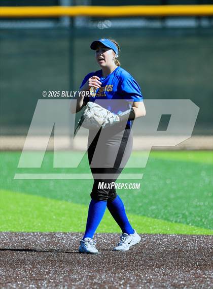 Thumbnail 2 in Grand Saline vs Community photogallery.