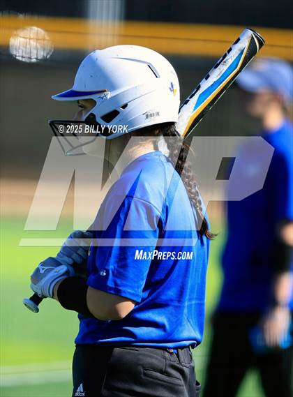Thumbnail 1 in Grand Saline vs Community photogallery.