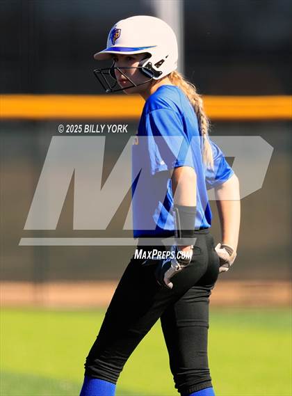 Thumbnail 2 in Grand Saline vs Community photogallery.