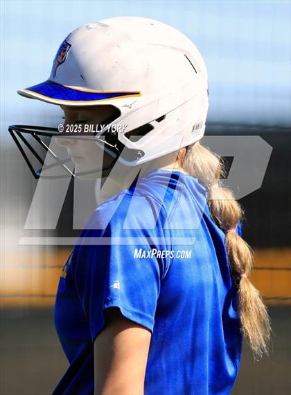 Thumbnail 2 in Grand Saline vs Community photogallery.