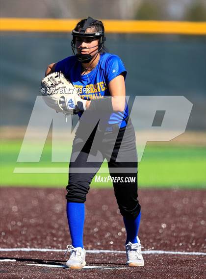 Thumbnail 2 in Grand Saline vs Community photogallery.