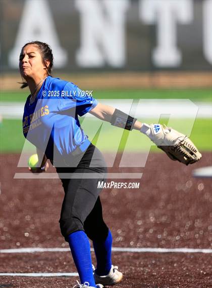 Thumbnail 1 in Grand Saline vs Community photogallery.