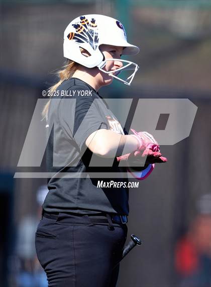 Thumbnail 1 in Grand Saline vs Community photogallery.
