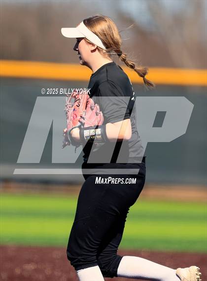 Thumbnail 2 in Grand Saline vs Community photogallery.