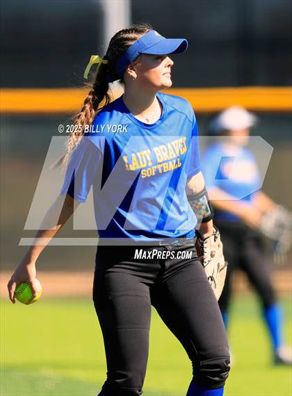 Thumbnail 2 in Grand Saline vs Community photogallery.