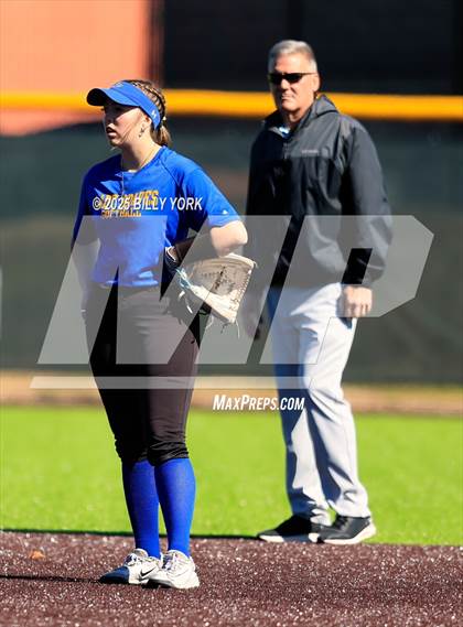 Thumbnail 2 in Grand Saline vs Community photogallery.