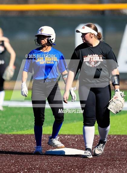 Thumbnail 2 in Grand Saline vs Community photogallery.