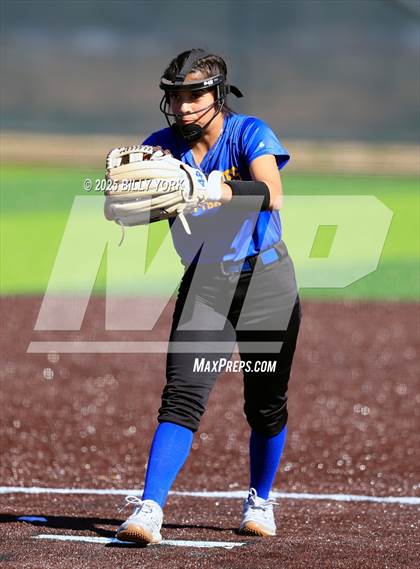 Thumbnail 2 in Grand Saline vs Community photogallery.