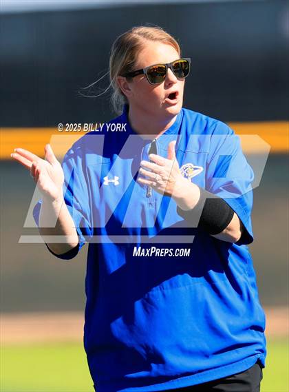 Thumbnail 2 in Grand Saline vs Community photogallery.