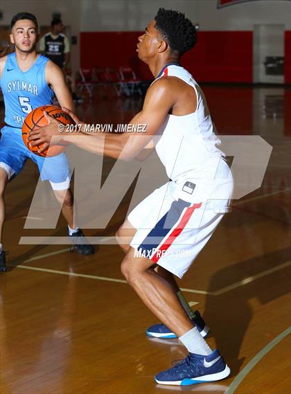 Thumbnail 2 in San Fernado Valley East vs West (Allstar Game ) photogallery.
