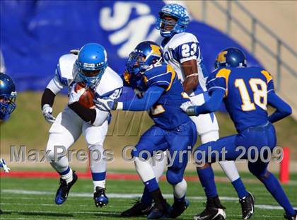 Thumbnail 2 in Tyler vs. Klein (Texas 5A Region 2 Playoffs) photogallery.