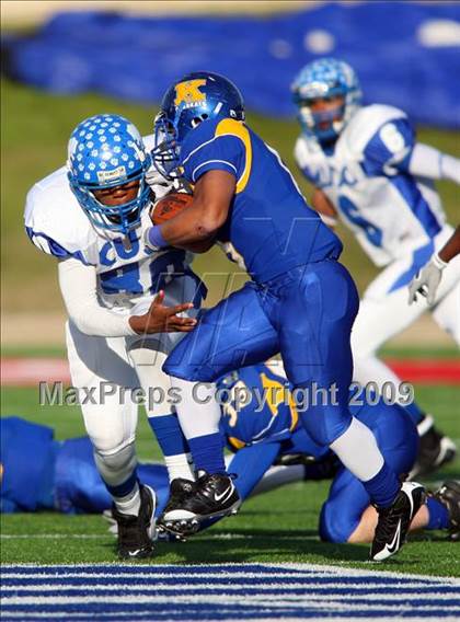 Thumbnail 1 in Tyler vs. Klein (Texas 5A Region 2 Playoffs) photogallery.
