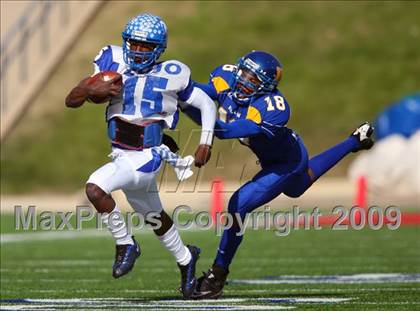 Thumbnail 2 in Tyler vs. Klein (Texas 5A Region 2 Playoffs) photogallery.
