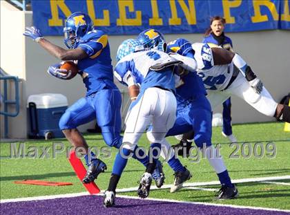 Thumbnail 3 in Tyler vs. Klein (Texas 5A Region 2 Playoffs) photogallery.
