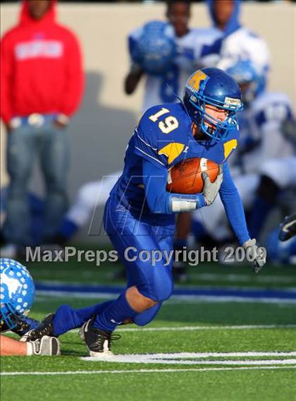 Thumbnail 3 in Tyler vs. Klein (Texas 5A Region 2 Playoffs) photogallery.
