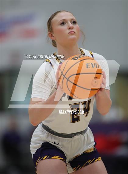 Thumbnail 1 in Poyen vs. Horatio (AAA 2A-4 Regional First Round) photogallery.