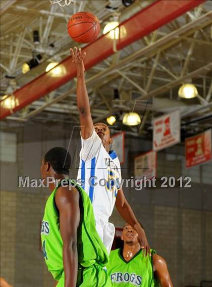 Thumbnail 2 in St. Bernard vs. Ribet Academy (CIF SS D5AA Final) photogallery.