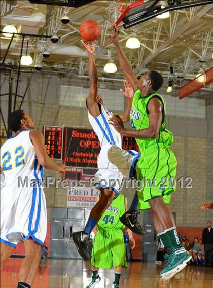 Thumbnail 2 in St. Bernard vs. Ribet Academy (CIF SS D5AA Final) photogallery.