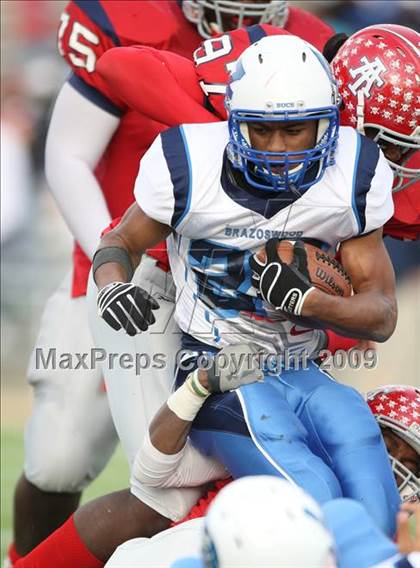 Thumbnail 2 in Alief Taylor vs. Brazoswood (Texas 5A Region 3 Playoffs) photogallery.