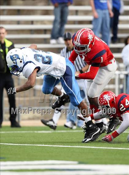 Thumbnail 3 in Alief Taylor vs. Brazoswood (Texas 5A Region 3 Playoffs) photogallery.