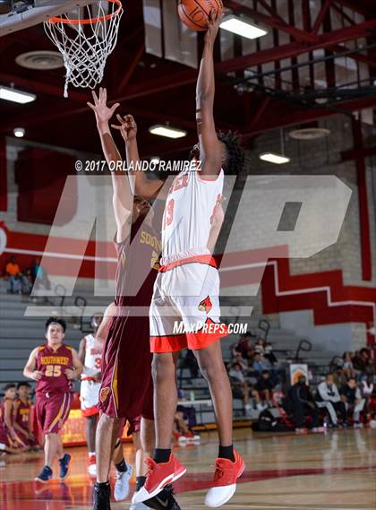 Thumbnail 3 in Hoover vs Southwest SD (Lions Club Classic) photogallery.