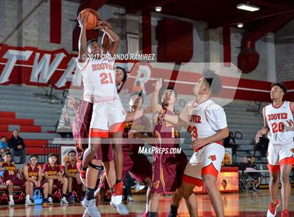 Thumbnail 3 in Hoover vs Southwest SD (Lions Club Classic) photogallery.