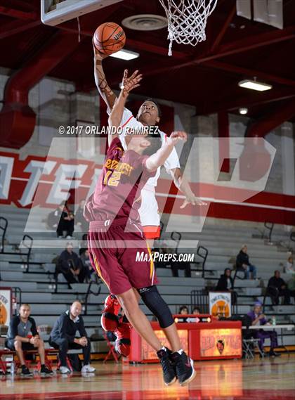 Thumbnail 3 in Hoover vs Southwest SD (Lions Club Classic) photogallery.