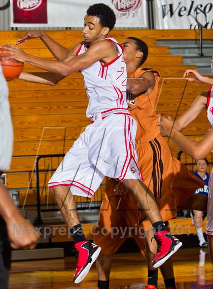 Thumbnail 2 in Crosby @ Dobie (McDonald's Texas Invitational) photogallery.