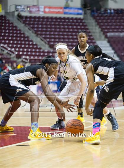 Thumbnail 2 in Neumann-Goretti vs. Seton LaSalle (PIAA Class AA Final) photogallery.