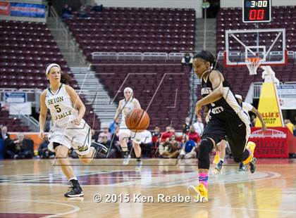 Thumbnail 3 in Neumann-Goretti vs. Seton LaSalle (PIAA Class AA Final) photogallery.