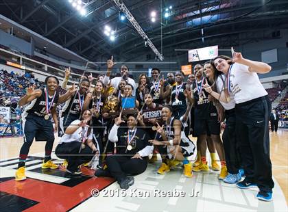 Thumbnail 2 in Neumann-Goretti vs. Seton LaSalle (PIAA Class AA Final) photogallery.