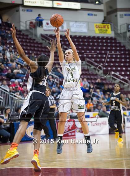 Thumbnail 3 in Neumann-Goretti vs. Seton LaSalle (PIAA Class AA Final) photogallery.