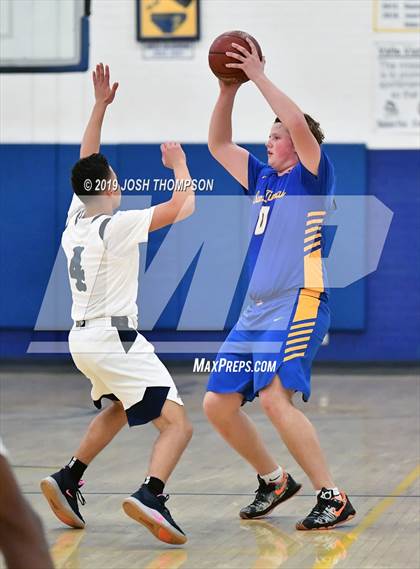 Thumbnail 2 in Chino Hills vs. San Dimas photogallery.