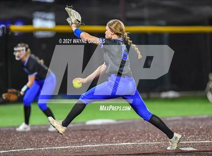 Thumbnail 2 in Spring Hill vs Alba-Golden photogallery.
