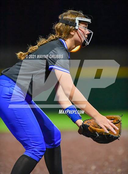 Thumbnail 1 in Spring Hill vs Alba-Golden photogallery.