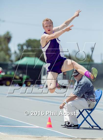 Thumbnail 2 in CIF Southern Section Track and Field Divisional Finals photogallery.
