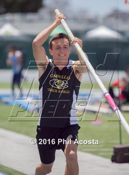 Thumbnail 3 in CIF Southern Section Track and Field Divisional Finals photogallery.